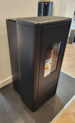 Rika Livo Pelletofen Ausstellungsstück